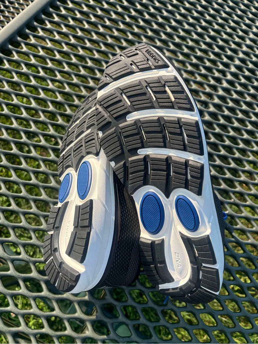 Brooks Men's Black and Blue Running Sneakers